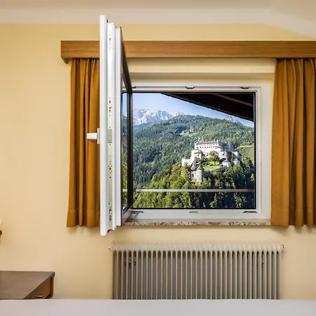 Otel Der Burgblick-adults Only 24 H Self Check In Werfen