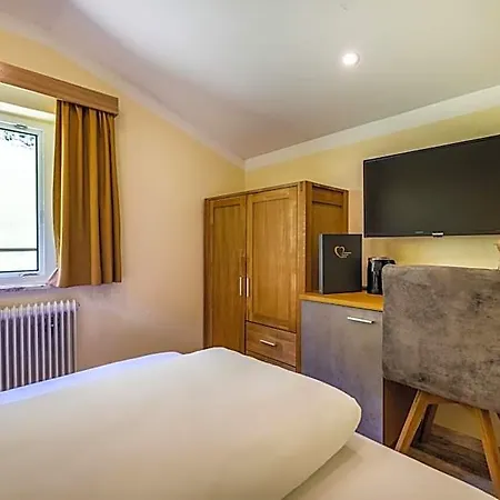 Der Burgblick-adults Only 24 H Self Check In Hotel Werfen